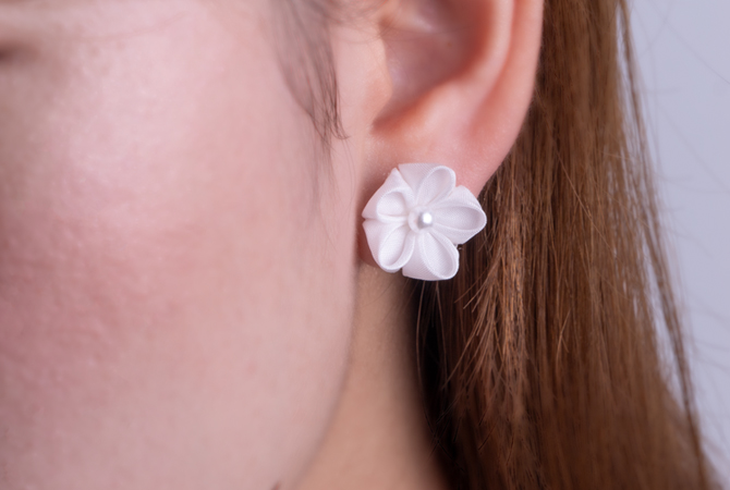 つまみ細工ピアス・千里花（せりか） イメージ 4
